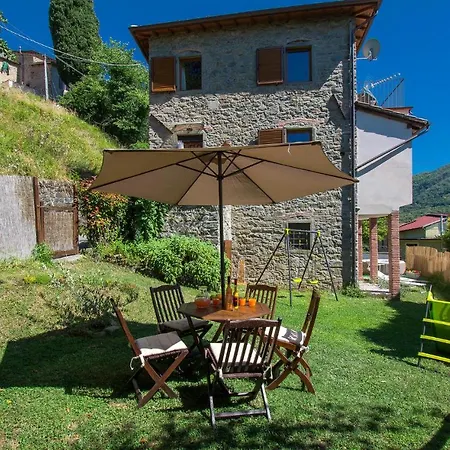 Cozy In Benabbio With Kitchen 아파트 *