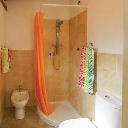 Cozy In Benabbio With Kitchen 아파트