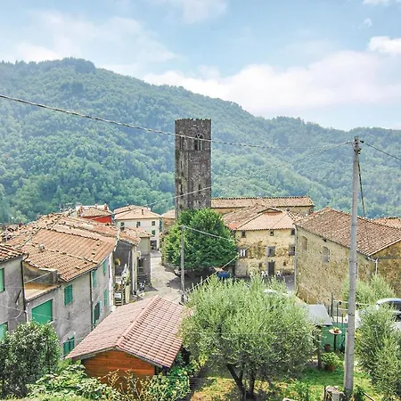 Cozy In Benabbio With Kitchen