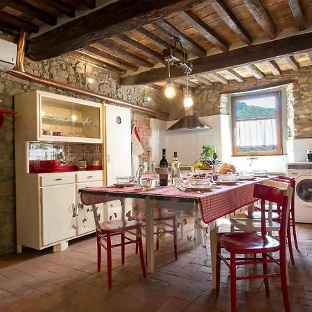 Cozy In Benabbio With Kitchen 아파트 반니 디루카