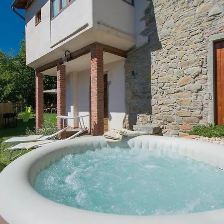 Cozy In Benabbio With Kitchen 아파트